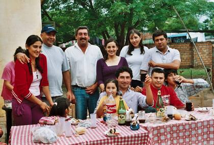En el campo está mal visto dejar que alguien se vaya justo a la hora de comer.