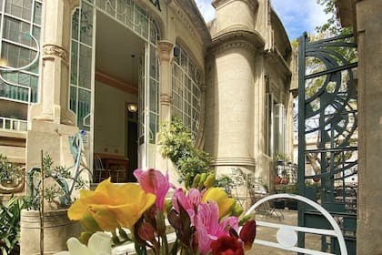 En el casco histórico de San Pedro, esta impresionante construcción a la que en el pueblo se la conoció siempre como "El castillo" fue restaurada para convertirse en una casa de té