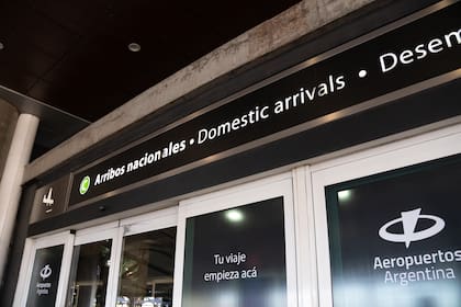 En el caso de Aeropuertos Argentina 2000, la mejora a B1 con perspectiva “estable” respondió a la fortaleza de su red aeroportuaria