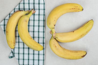En el caso de la banana, por ejemplo, su forma se vuelve más redondeada conforme avanza su desarrollo