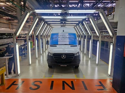 En el caso de los utilitarios la baja fue solo del 3,4%, con 153.791 vehículos fabricados