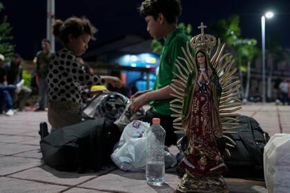 En el caso de que la persona cumpla los 21 años durante el proceso por la visa patrocinada por la familia, generalmente ya no son elegibles