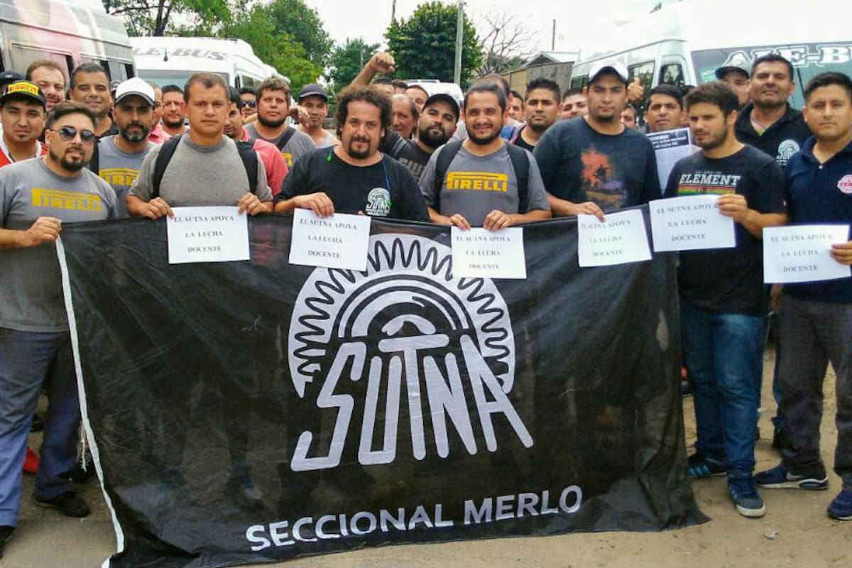 En el centro, Alejandro Crespo, el jefe del Sutna y militante del PO