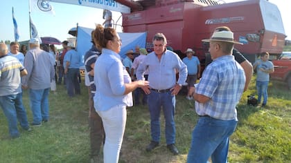 En el centro, Carlos Achetoni, presidente de FAA