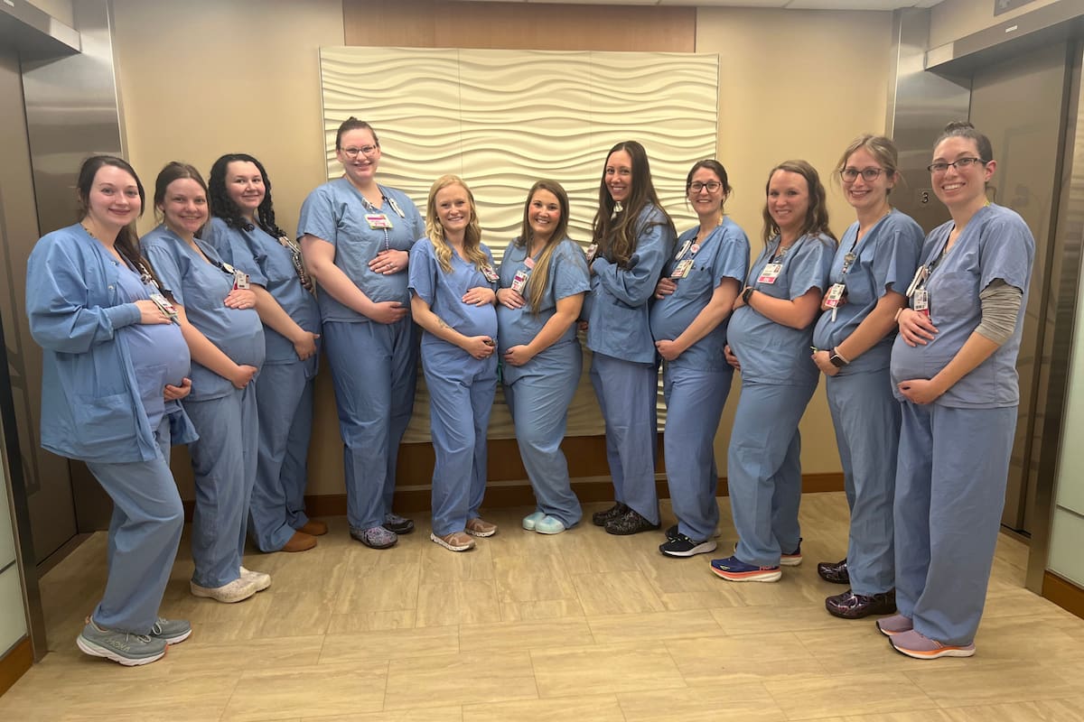 En el Centro de Mujeres y Bebés del Hospital HSHS St. Vincent hay 14 enfermeras embarazadas