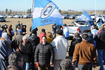 En el centro, la productora Soledad Diez de Tejada, en la movilización en Armstrong