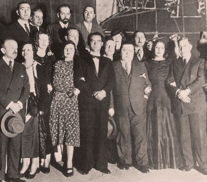 En el centro, uno de los visitantes ilustres, el poeta andaluz Federico García Lorca en 1933