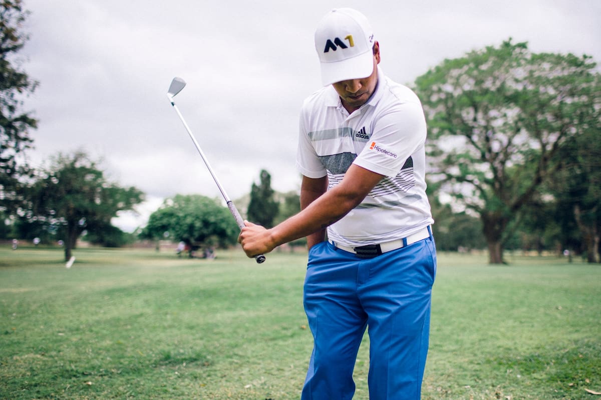 En el Chaco Golf Club, donde de niño buscaba las pelotitas que caían al agua. Hoy es figura ilustre gracias a su triunfo en el PGA Tour
