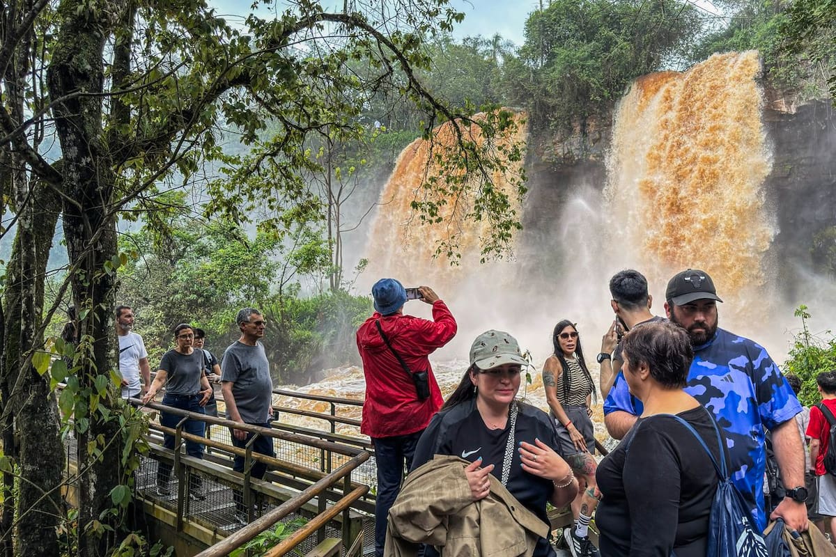 En el Circuito Inferior, los turistas tiene una soberbia visión de las cataratas