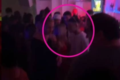 En el círculo puede verse a Tamara Báez y Despre en un boliche de Luján