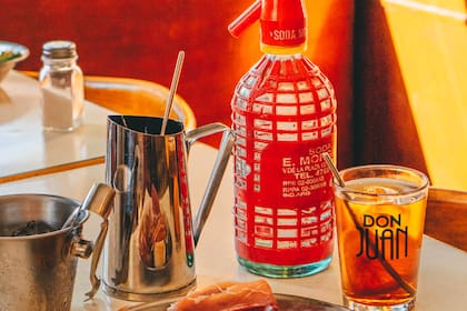 En el clásico, nunca falta el sifón