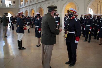 En el Colegio Militar se entregaron el sábado pasado los uniformes a los cadetes que no habían podido recibirlos en 2020 por la pandemia