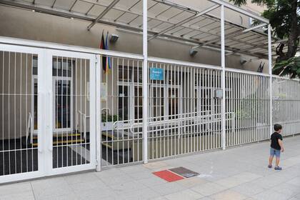 En el Colegio Pestalozzi, un grupo llegado de Alemania quedó en cuarentena