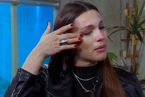 En el comienzo de su programa, Pampita tuvo un problema inesperado que la hizo lagrimear