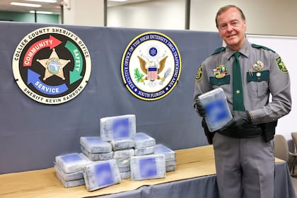En el condado de Collier, Florida, encontraron un cargamento de Cocaína flotando en el agua; no es el primero que aparece en los Cayos