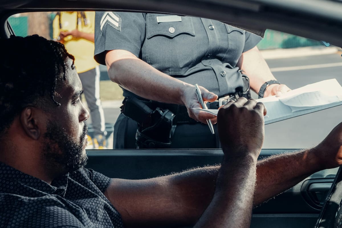 En el condado de Harris, en Texas, abonar una infracción de tránsito significa declararse culpable