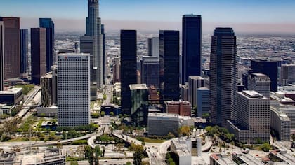 En el condado de Los Ángeles, la renta promedio cayó a US$2035, pero hay dudas sobre lo que ocurrirá en 2026 (Archivo)