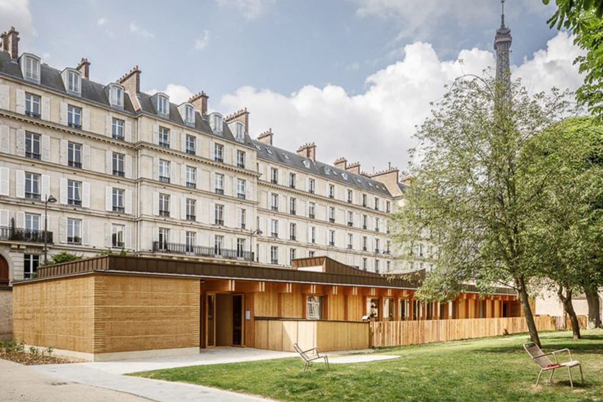 En el corazón del Palais de l'Alma, el jardín sur da la bienvenida a esta nueva instalación.