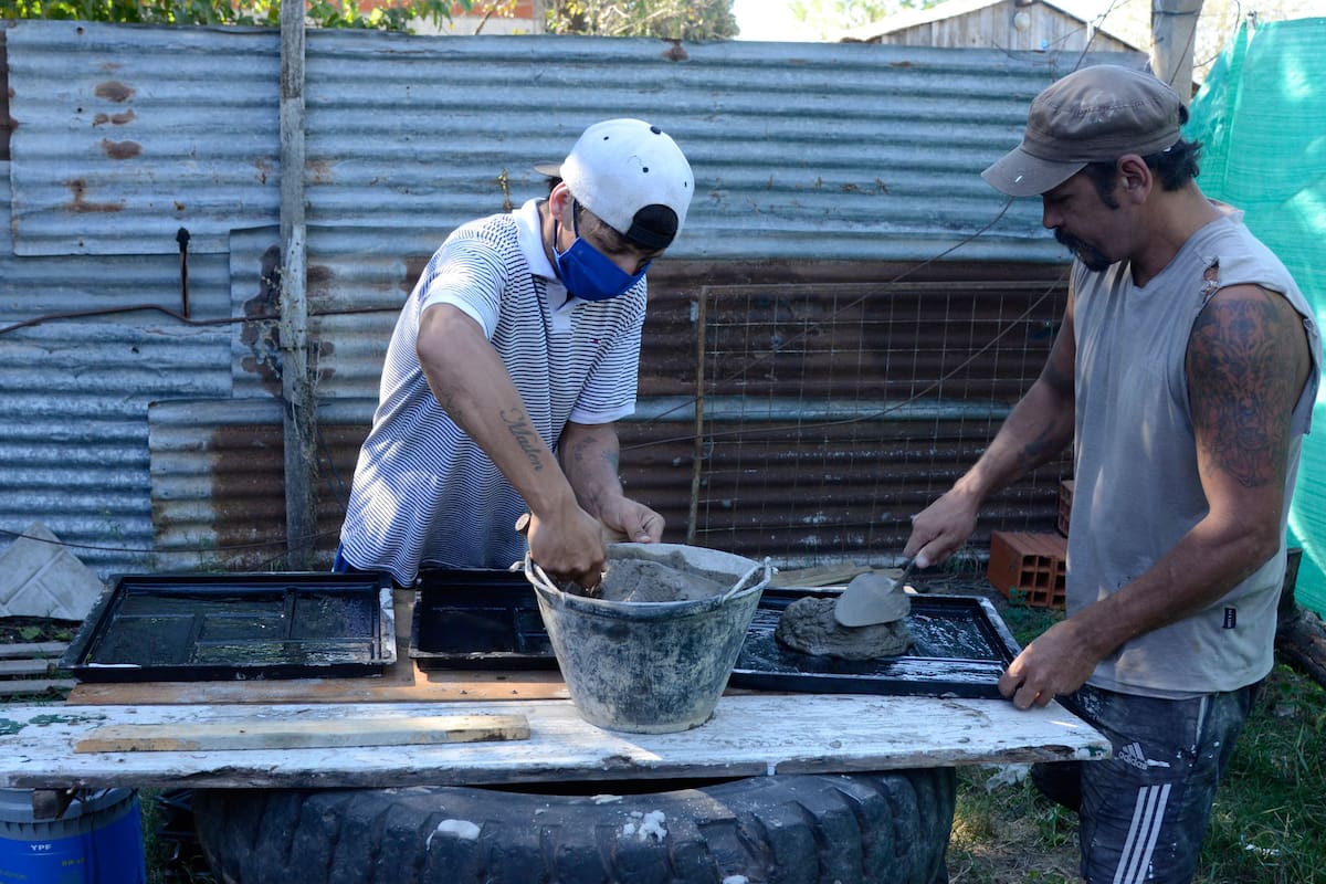 En el creciente universo de la informalidad, el letal combo de inflación más recesión castiga dos veces