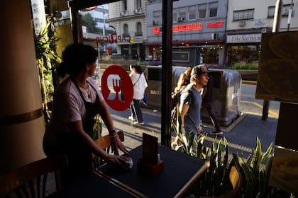 En el cruce de Corrientes y Uruguay se instalaron grupos electrógenos