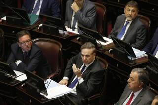 El PJ se unió en el Senado y sancionó la ley que limita las tarifas