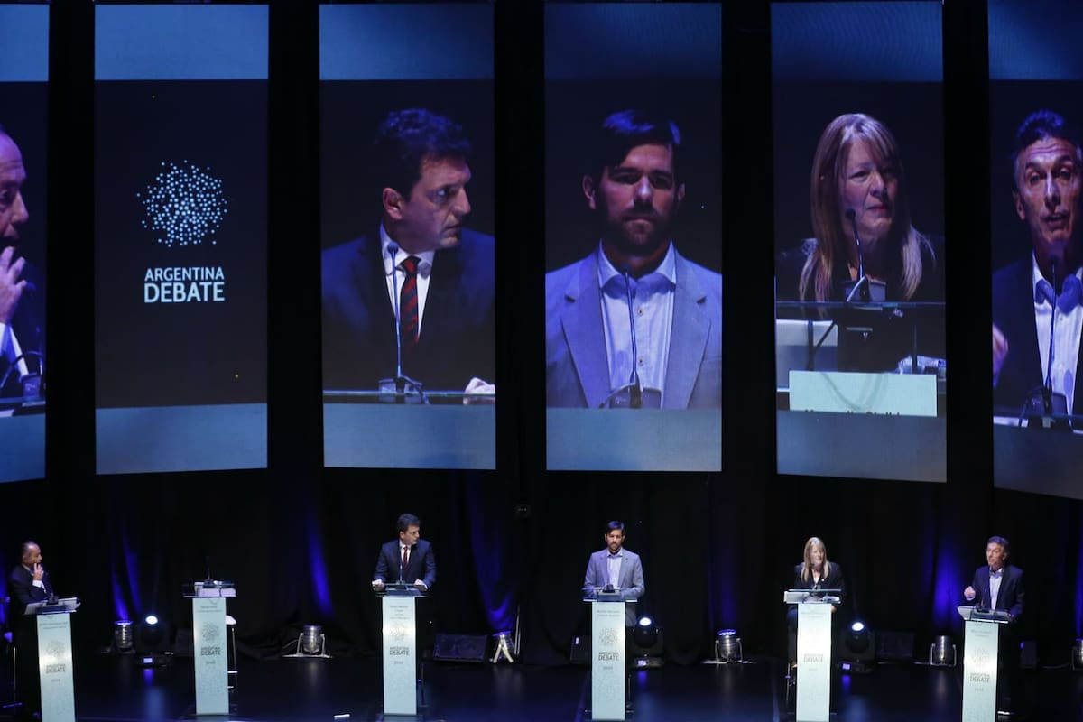 En el debate presidencial de 2015, el atril de Daniel Scioli estuvo vacío.
