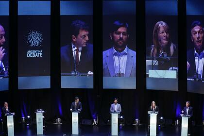 En el debate presidencial de 2015, el atril de Daniel Scioli estuvo vacío.