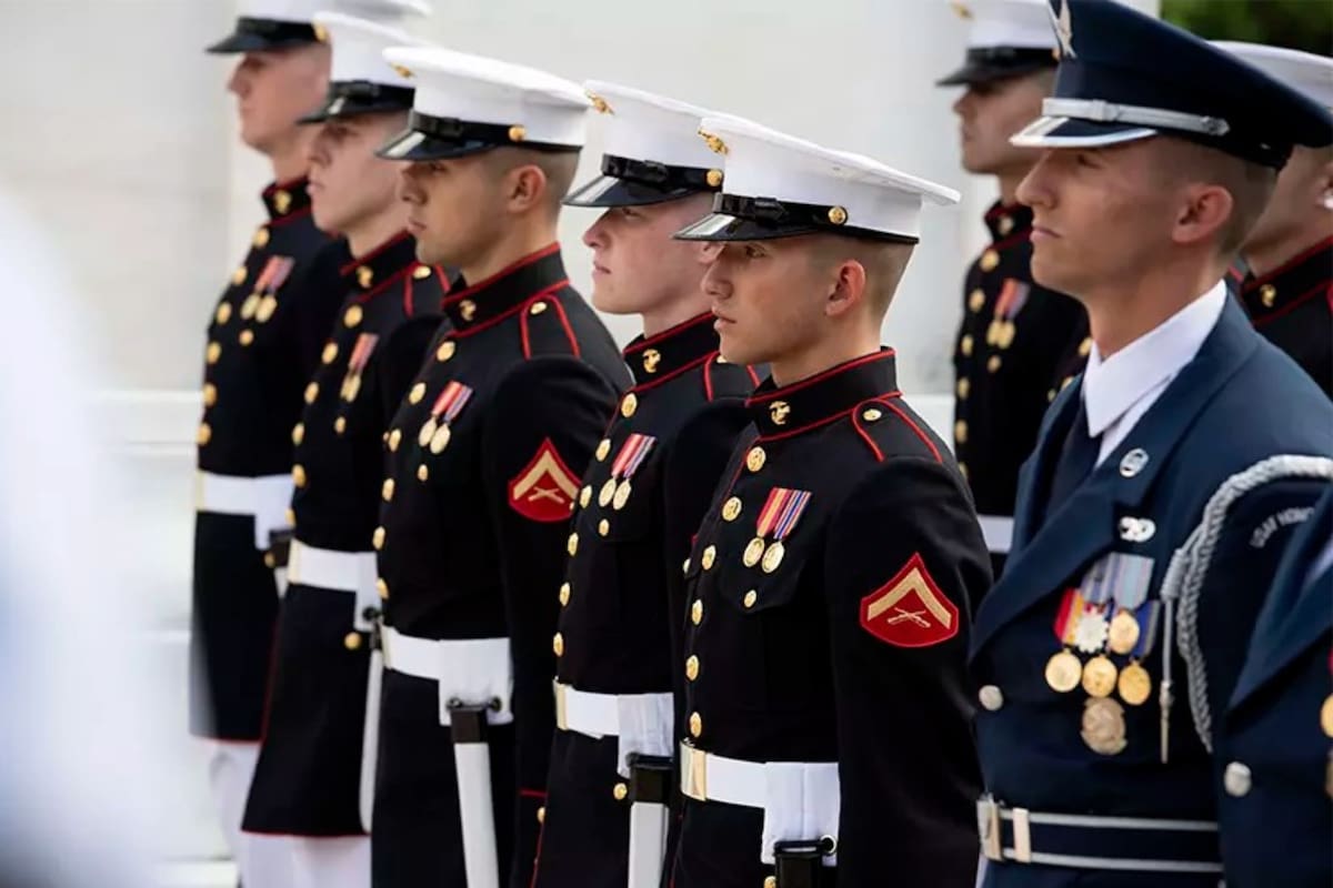 En el Día de los Veteranos se realizan ceremonias y desfiles