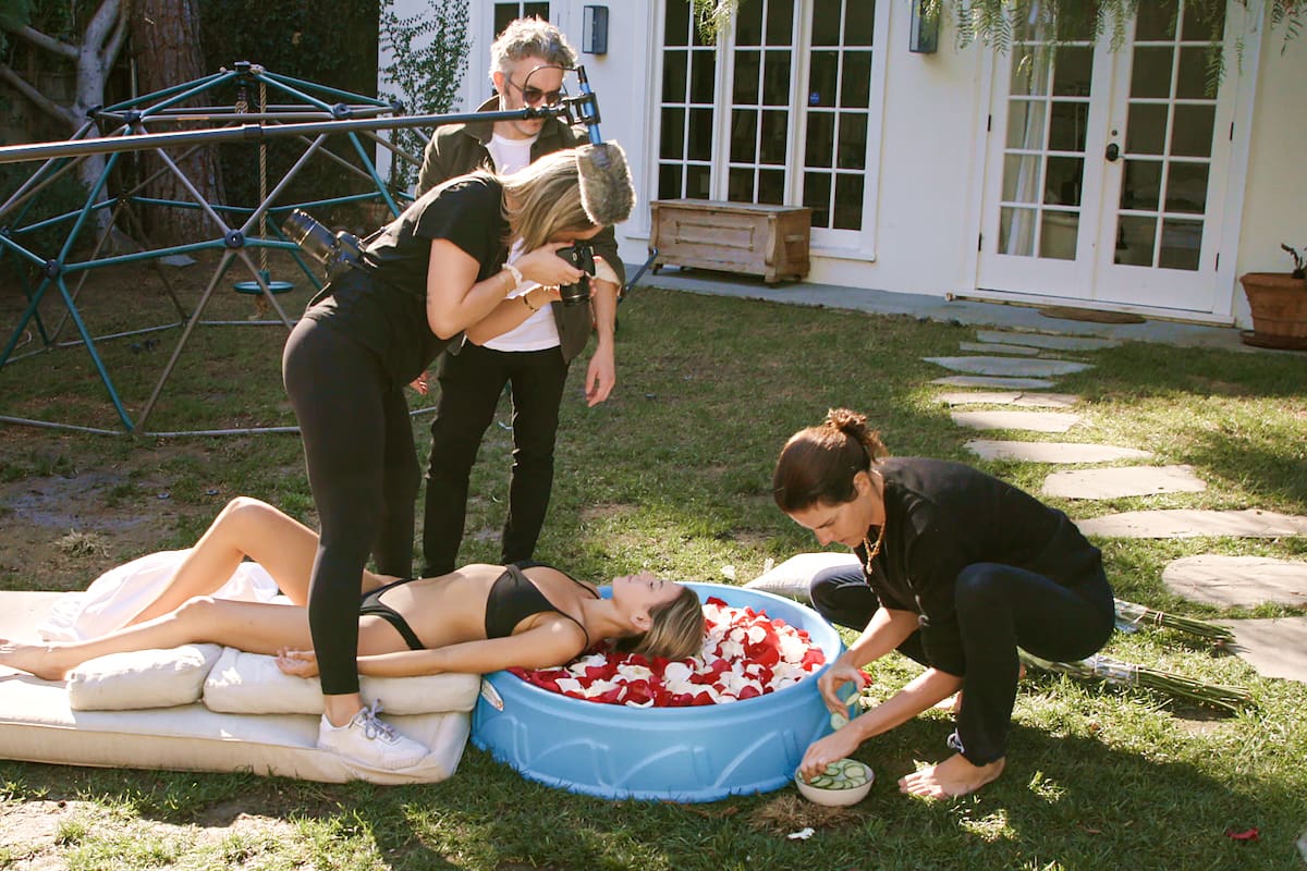 En el documental de HBO Fake Famous, el investigador y periodista Nick Bilton se propone demostrar que los influencers son producto del marketing y el engaño