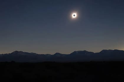 En el eclipse solar anular la Luna no tapa completamente al Sol