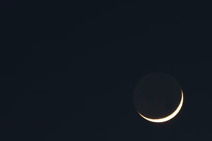 En el eclipse solar la Luna tapa completamente la luz del Sol (Foto: Freepik)