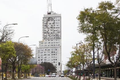 En el edificio histórico de Obras Públicas, en la 9 de Julio, conviven las políticas públicas de salud y acción social