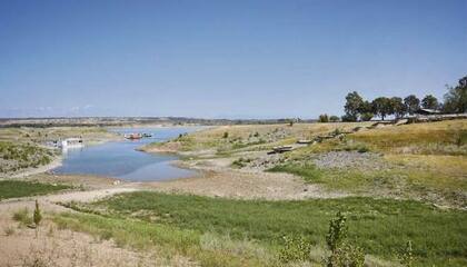 En el embalse El Carrizal ya se nota la baja del agua