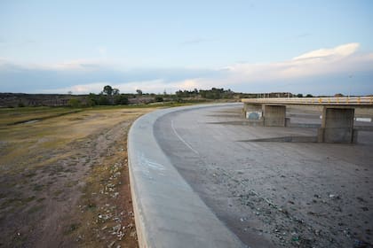 En el embalse El Carrizal ya se nota la baja del agua