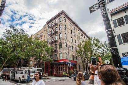 En el emblemático "Friends Apartment Building" se encuentra para rentar un departamento soñado. Sobre todo si sos fan de la serie más taquillera de los Estados Unidos.