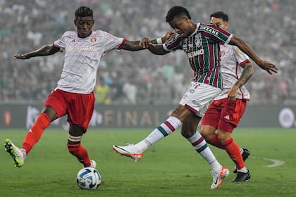 En el encuentro de ida de la semifinal de la Libertadores, disputado en el estadio Maracaná, Fluminense e Internacional igualaron 2 a 2