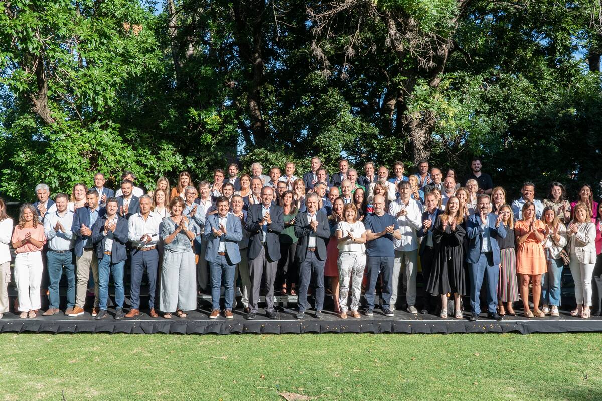 En el encuentro en el Yacht Club estuvieron presentes os diputados y senadores entrantes y los salientes junto a los miembros del Pro que forman parte de la Mesa Nacional de Juntos por el Cambio