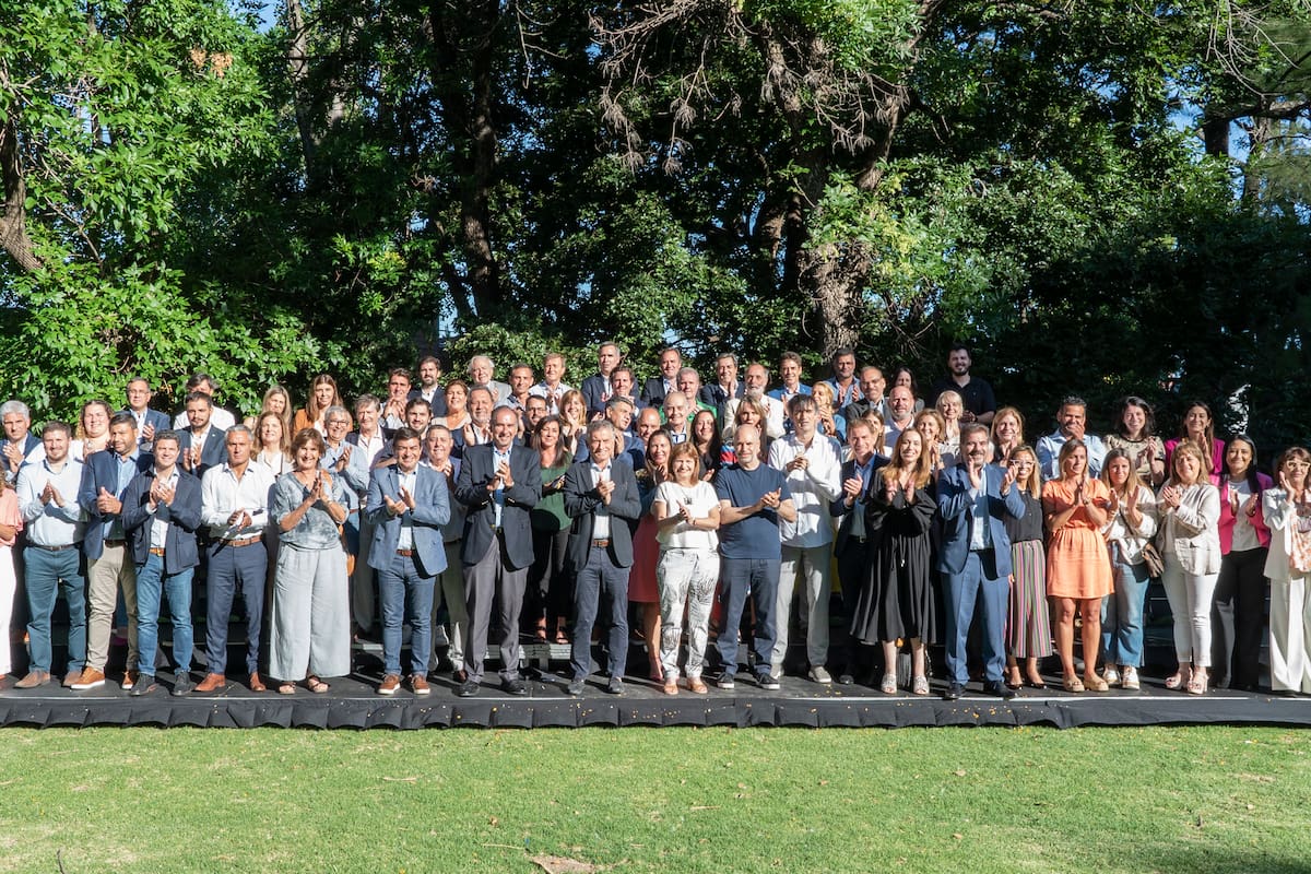 En el encuentro en el Yacht Club estuvieron presentes os diputados y senadores entrantes y los salientes junto a los miembros del Pro que forman parte de la Mesa Nacional de Juntos por el Cambio