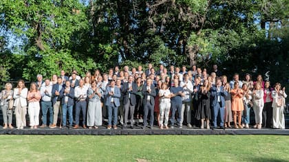 En el encuentro en el Yacht Club estuvieron presentes los diputados y senadores entrantes y salientes junto a los miembros del Pro que forman parte de la Mesa Nacional de Juntos por el Cambio