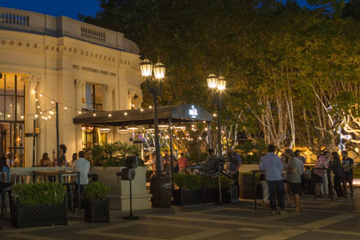 Desde el beer garden, se contemplar a la perfección la belleza de este lugar tan especial, con sus ventanales y paredes circulares.