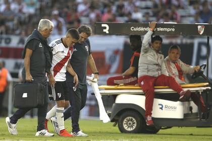 En el entretiempo ante Independiente, Quintero fue revisado y, pese a que tenía dolor en la rodilla izquierda, jugó 11 minutos más