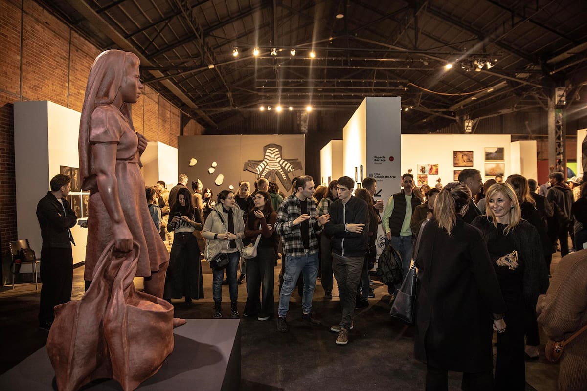 En el espacio Sacco de Microferia de Rosario, una obra patrimonial es actualizada con un scanneo e impresión 3D, que convida a brindar con mistol