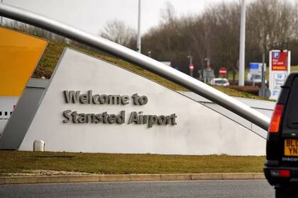 En el estacionamiento del aeropuerto de Londres el aumento de tarifas sorprendió a todos