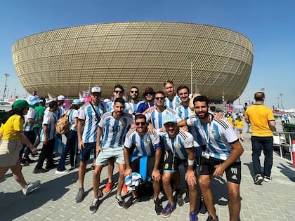 En el estadio Lusail antes de ver el partido debut de la selección argentina