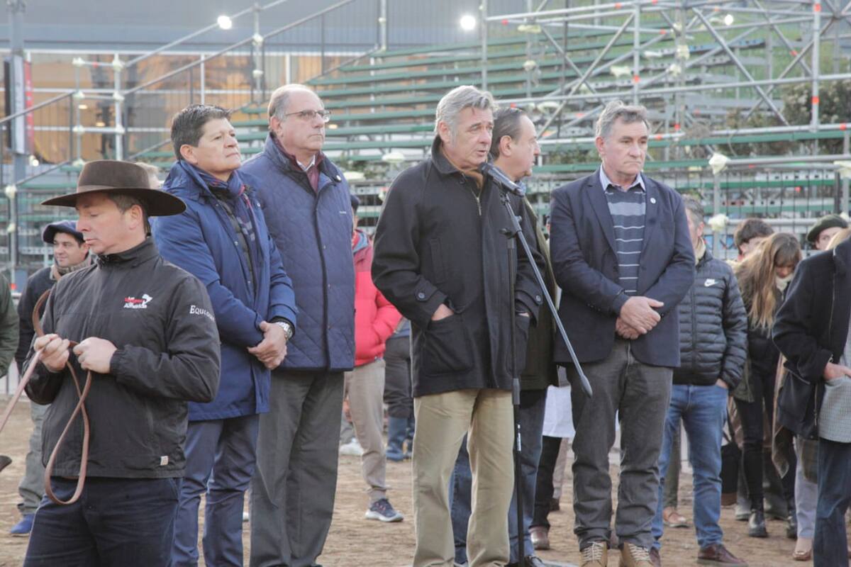 En el estrado, Alfredo González, presidente de la Confederación Argentina de la Mediana Empresa (CAME); Jorge Chemes, presidente de Confederaciones Rurales Argentinas (CRA); Mario Raiteri, secretario de Coninagro, y Carlos Achetoni, presidente de Federación Agraria Argentina (FAA)