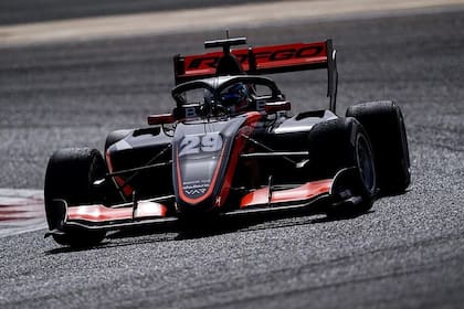 En el estreno en la Fórmula 3 en 2022, Franco Colapinto ganó en Imola y Monza con el equipo Van Amersfoort Racing; ascender a JM Motorsport, escuadra que se consagró campeón en la Fórmula 2, la meta del piloto argentino