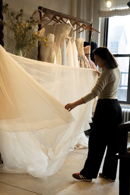 En el estudio de Danielle Frankel, donde estuvo haciendo “dress hunting” que, según explica es salir en busca del vestido perfecto para una novia, madrina o quinceañera"