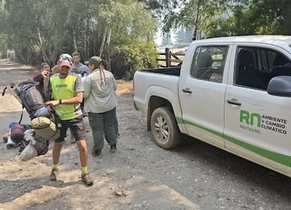 En el fin de semana turistas fueron evacuados de los distintos refugios rionegrinos por los incendios cerca de Mallín Ahogado