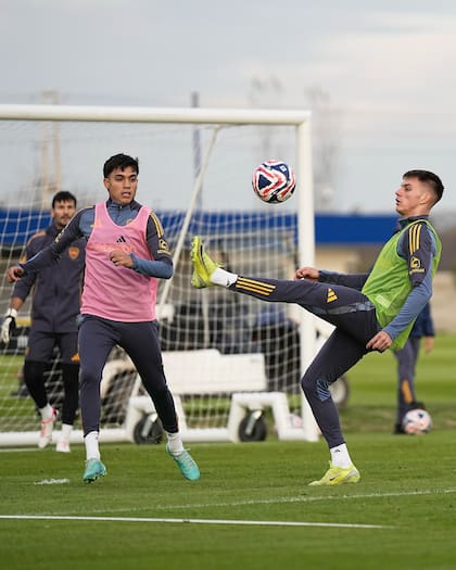 En el final de la práctica hubo ejercicios con pelota. (Prensa Boca)