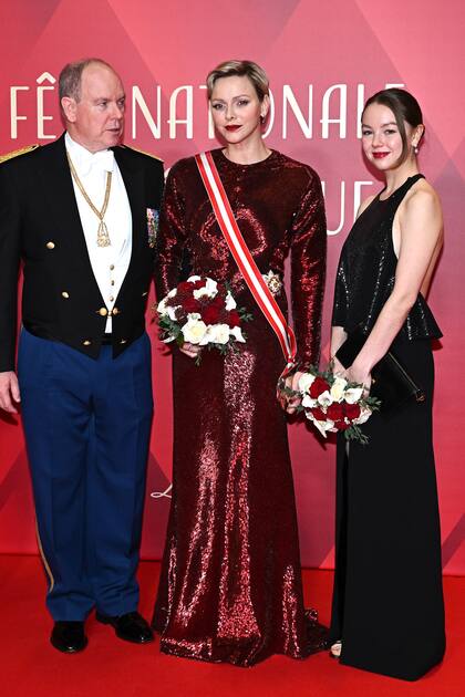 En el fórum de Mónaco, Alberto y Charlene estuvieron acompañados, además, por la princesa Alexandra de Hannover, que eligió un vestido de Celine.